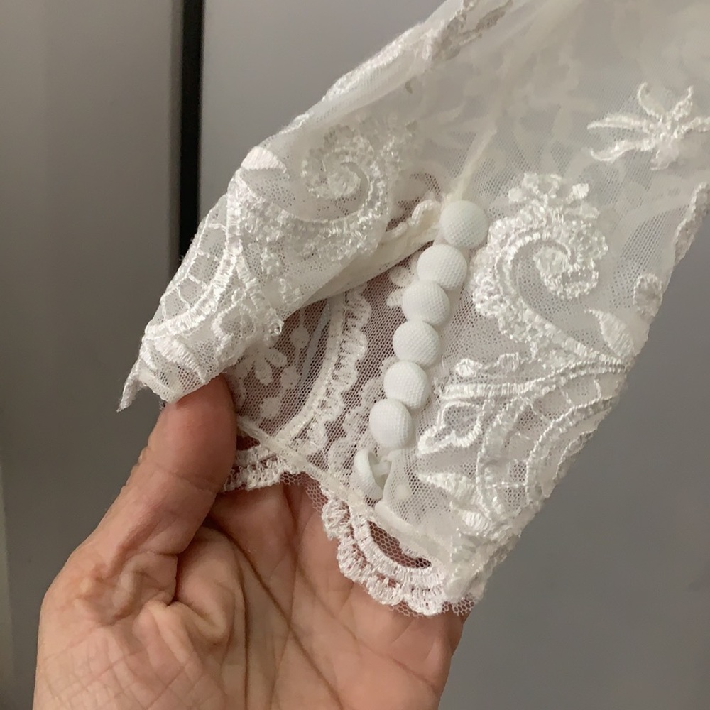 Plus size wedding dress - Picture 3 of 11